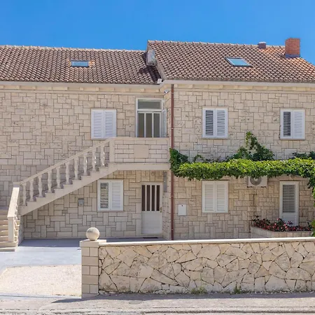 Appartement Bezmalinovic 2 *