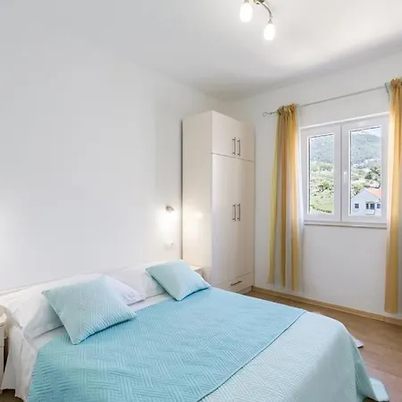 Apartment Bezmalinovic 2 Bol