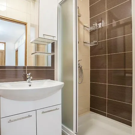 Apartment Bezmalinovic 2 *