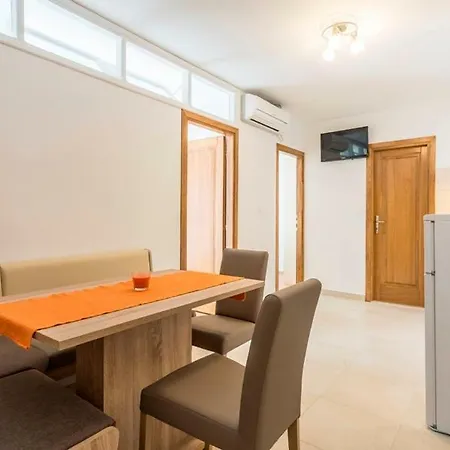 Bezmalinovic 2 Apartment *