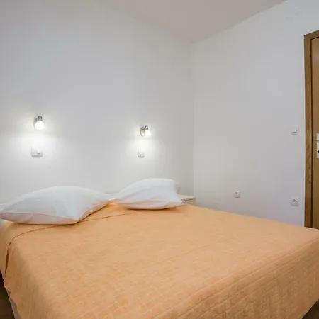 Bezmalinovic 2 Apartment *
