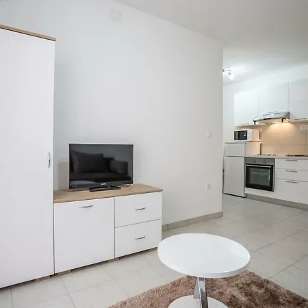 Apartment Bezmalinovic 2 *
