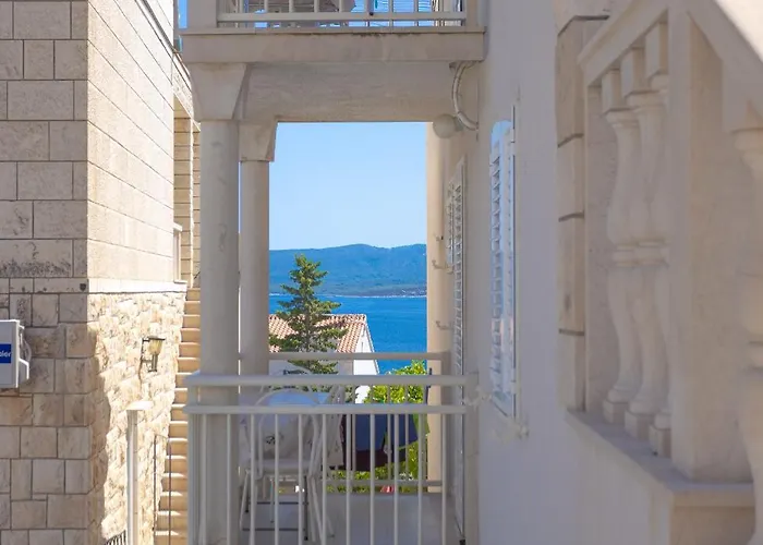 Bezmalinovic 2 * Bol