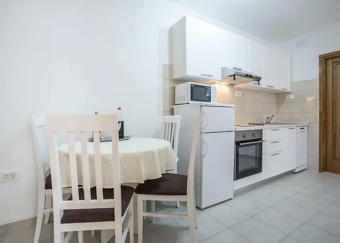 Bezmalinovic 2 * Bol