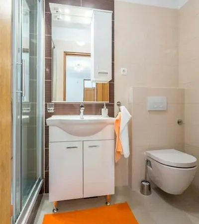 Bezmalinovic 2 * بول